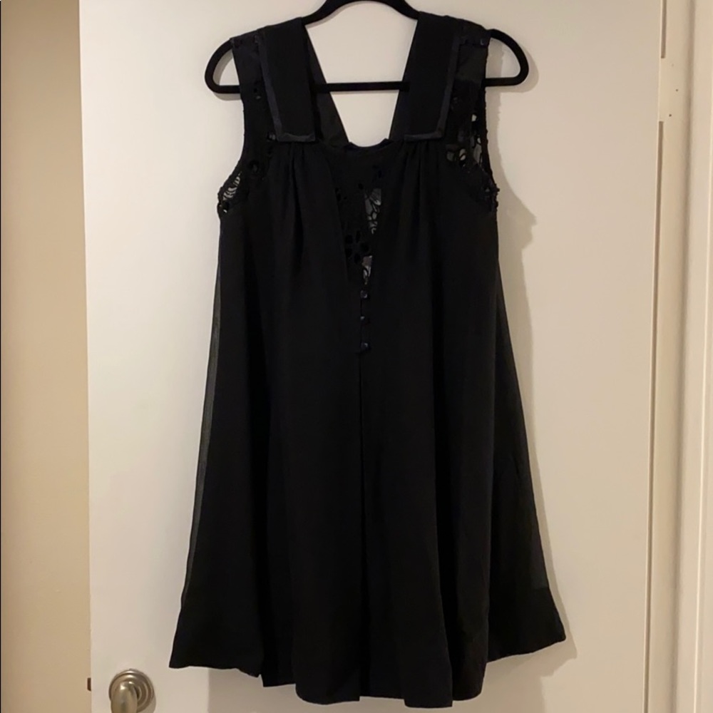 Gorgeous flowy black dress- like new